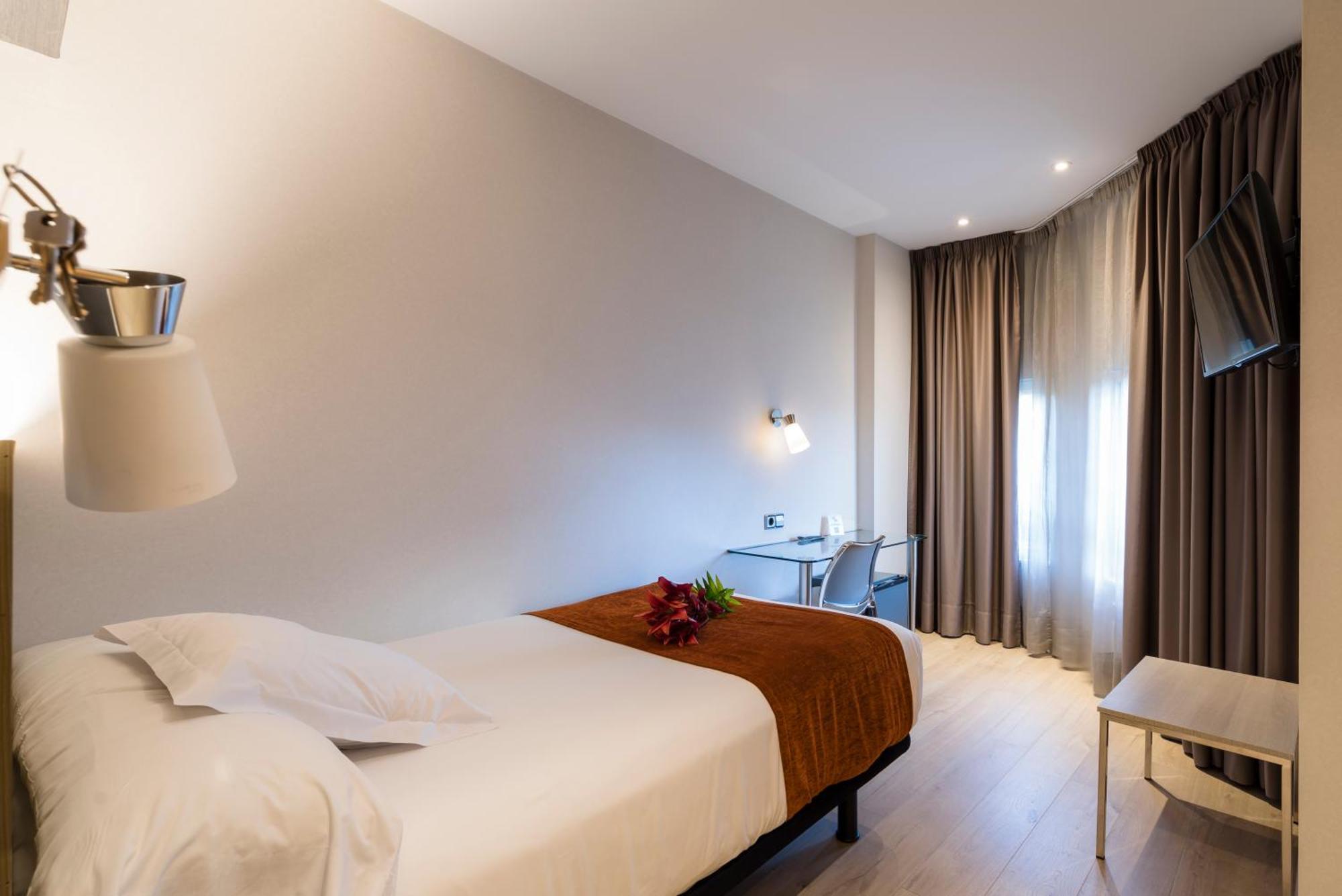 Large Single Room,1481483810:JPEG