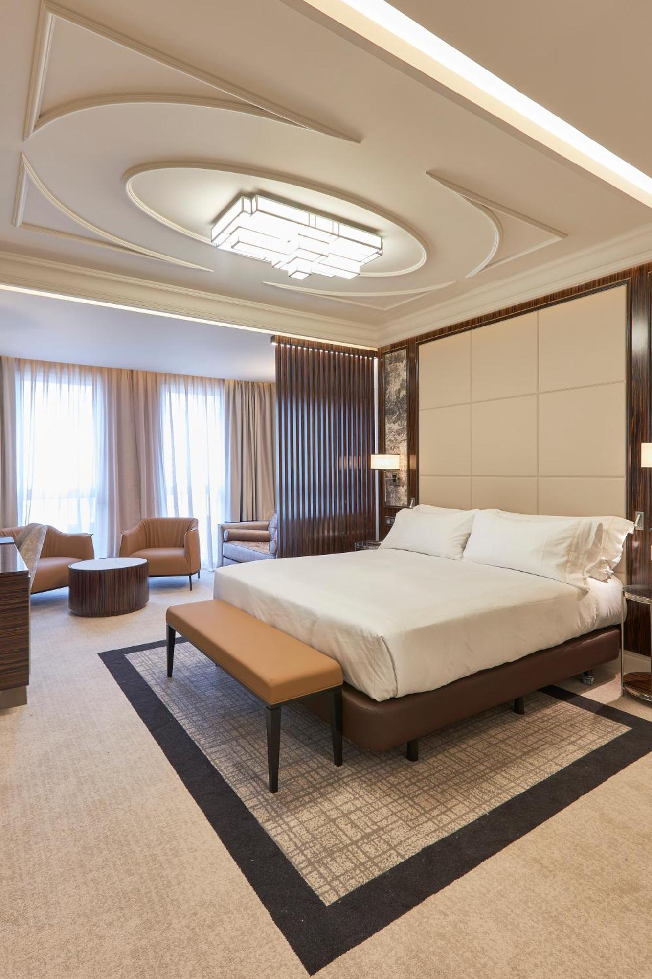 Habitación Deluxe con cama extragrande y sofá cama