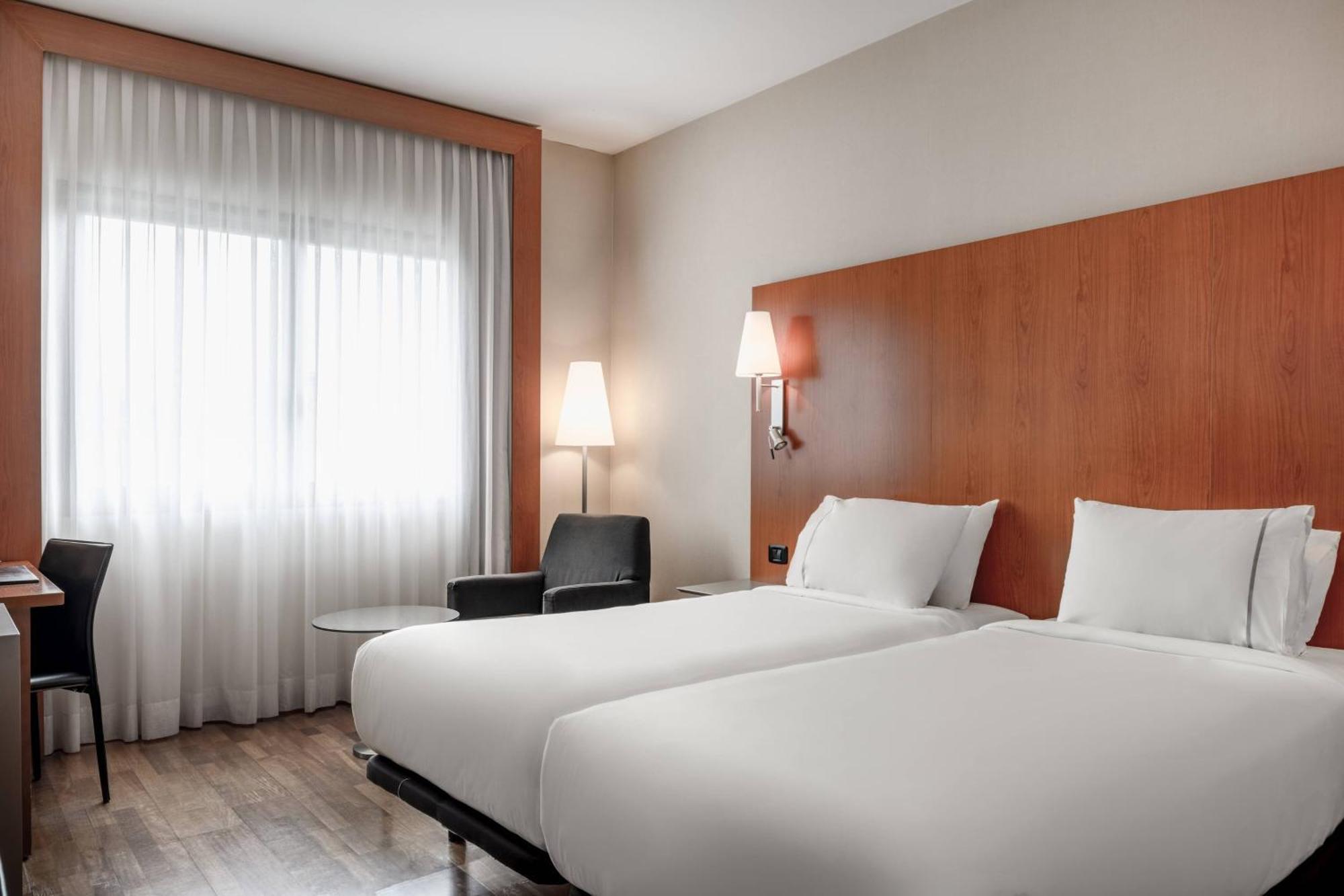 Twin Room,1631543451:JPEG