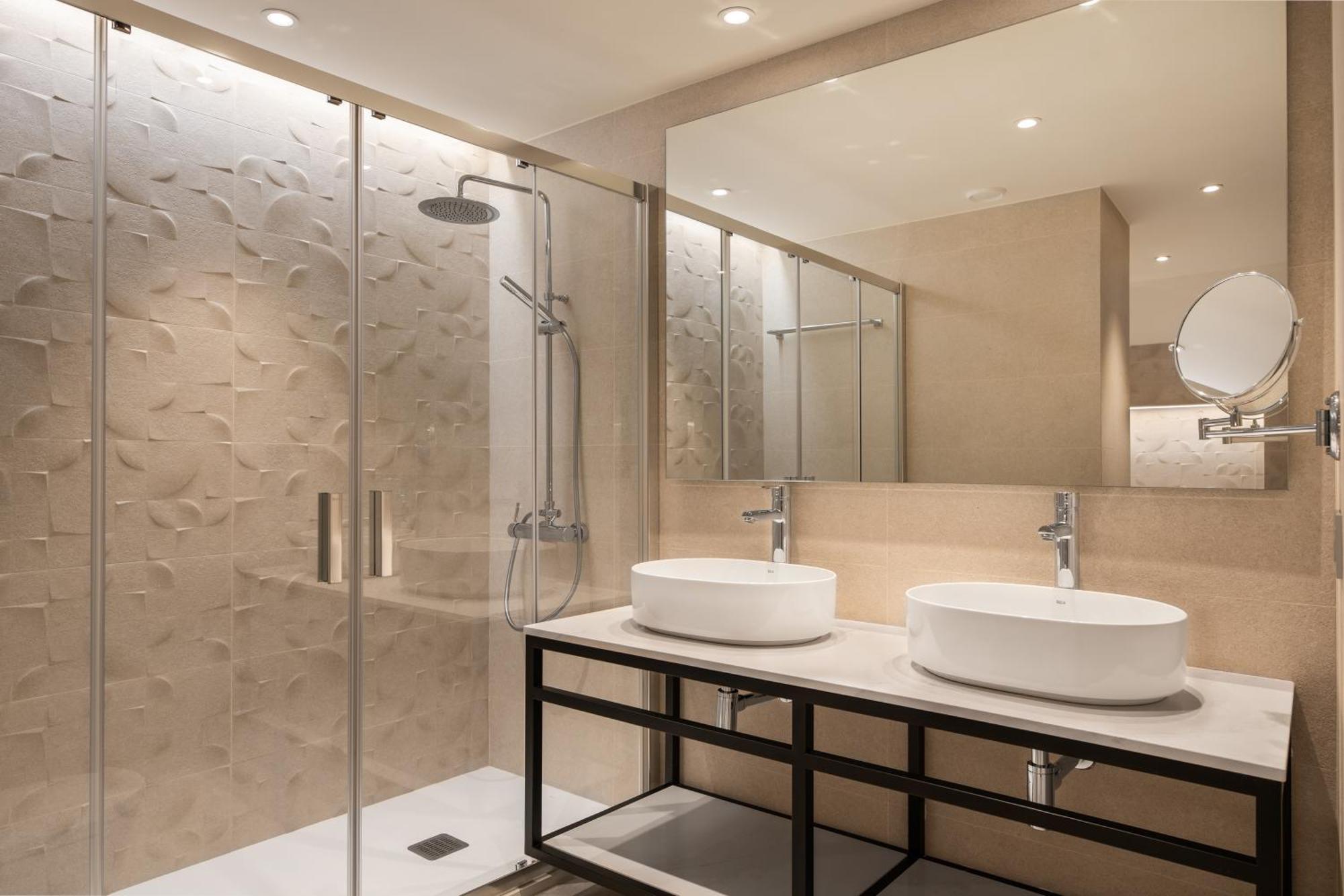 Premium Queen Room
